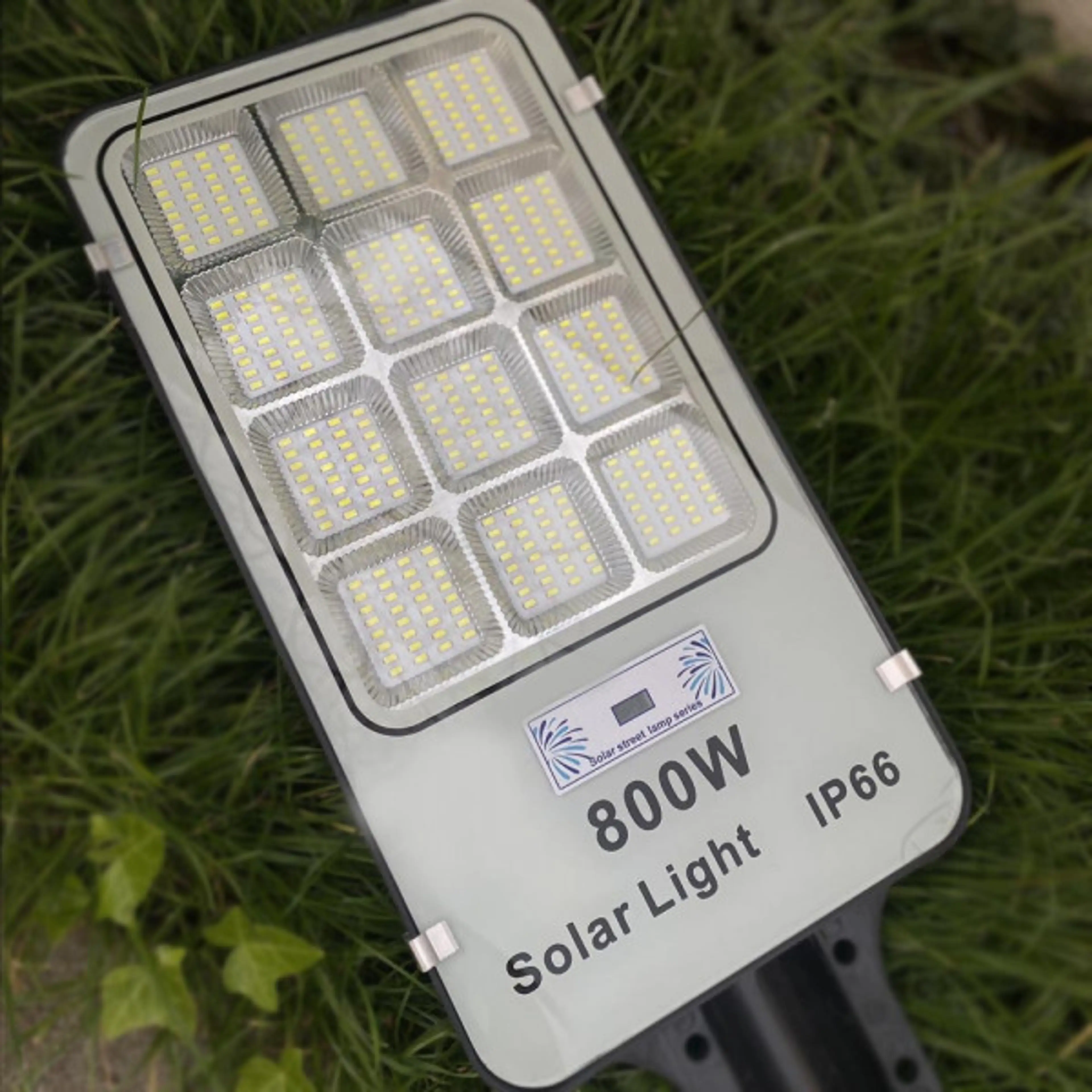 Супер мощен соларен LED прожектор с дистанционно управление